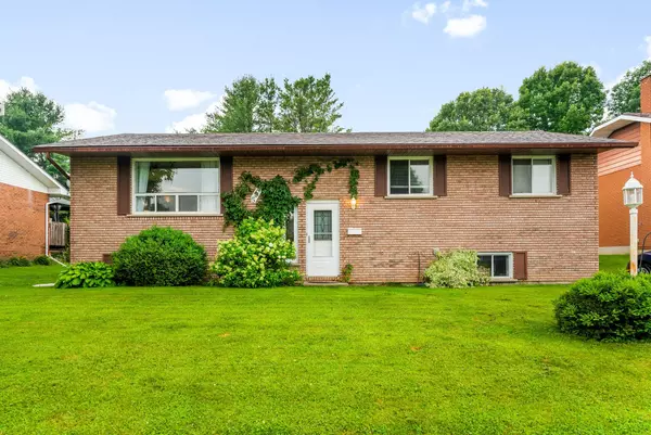 594 Herbert ST E, Pembroke, ON K8A 8E9