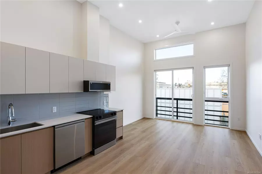 2374 Oakville Ave #207, Sidney, BC V8L 1V5