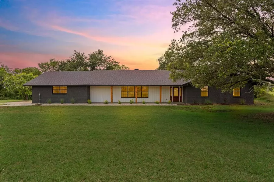 1012 W Trinity Street, Groesbeck, TX 76642
