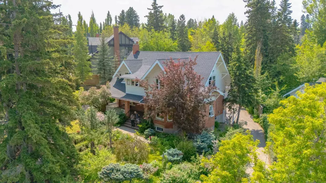 2209 Carleton ST Southwest, Calgary, AB T2T 3K4
