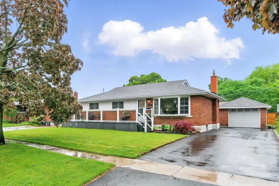 79 Parkway ST, St. Catharines, ON L2M 4J2