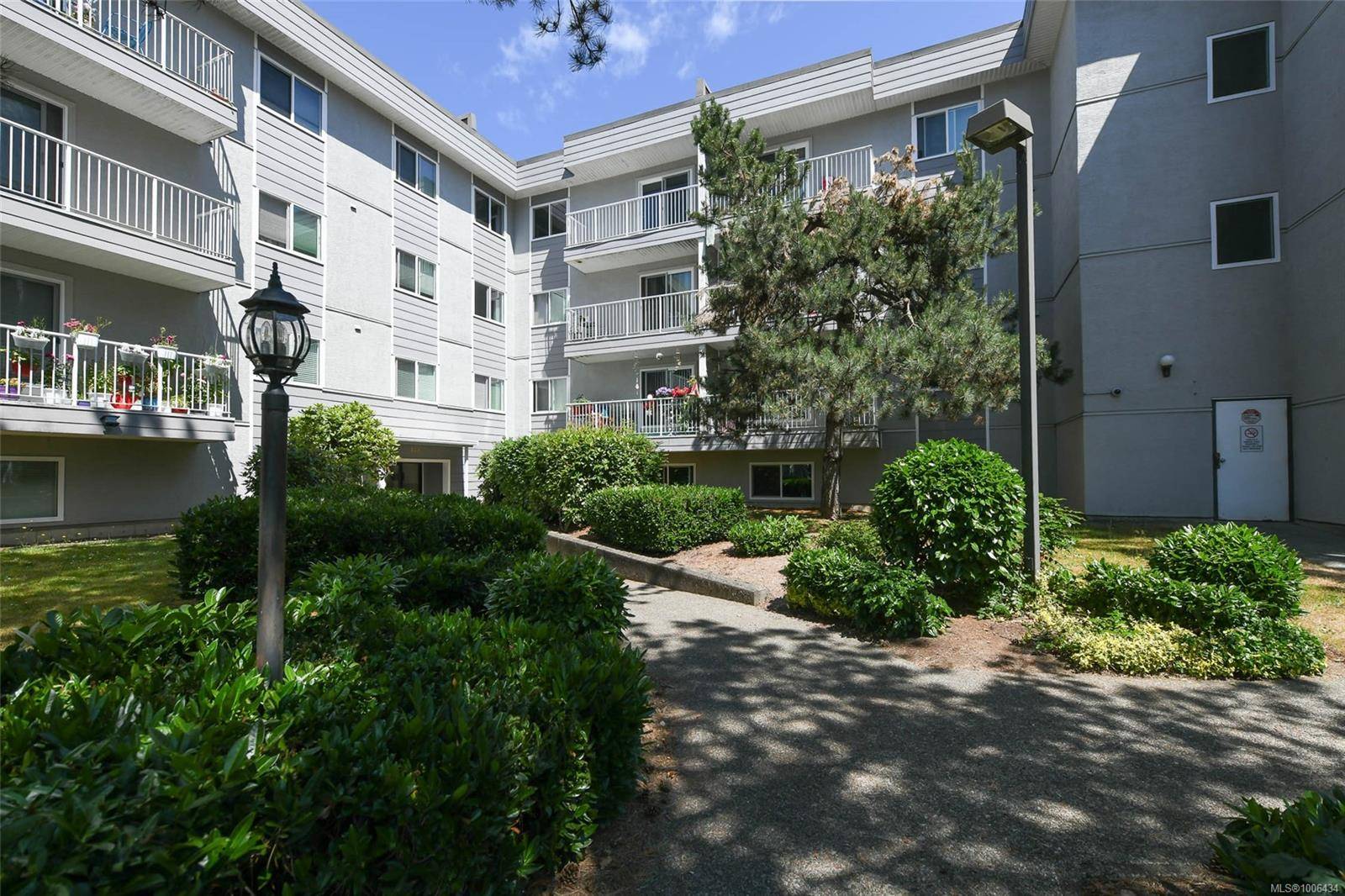 175 Centennial Dr #404, Courtenay, BC V9N 7M4