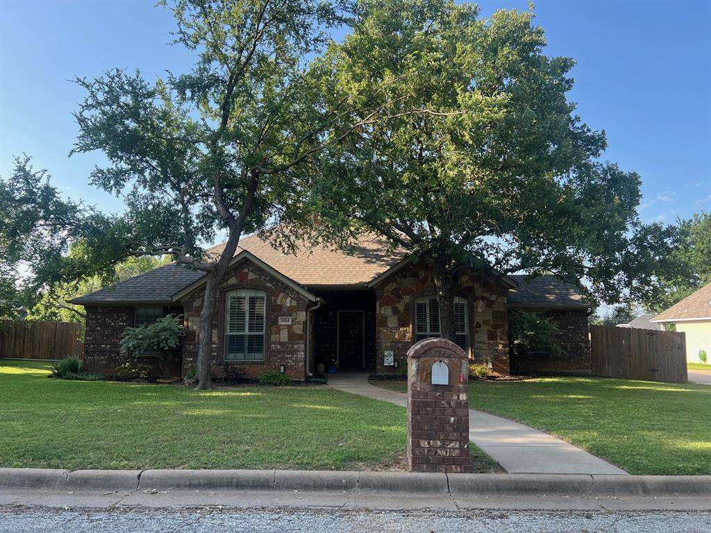 1014 Royal Lane, Graham, TX 76450