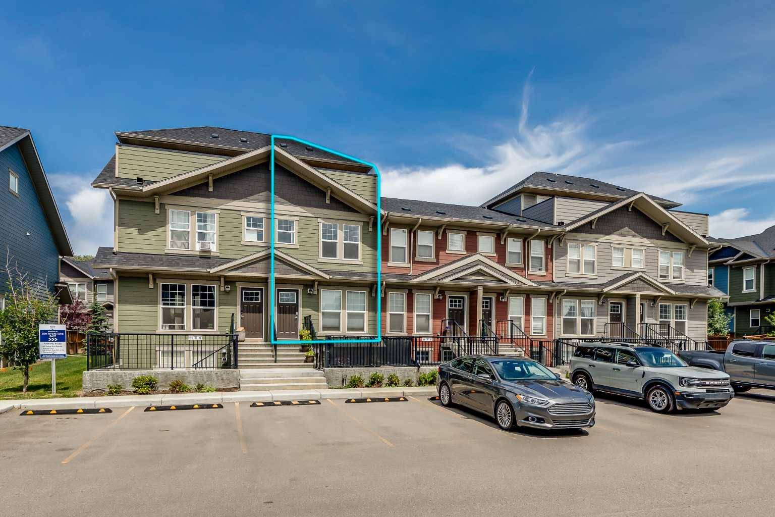 Calgary, AB T3M 3E3,465 Cranbrook SQ SE