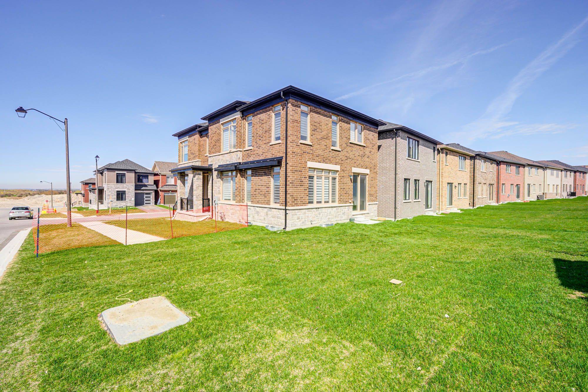 Oshawa, ON L1H 7K5,2049 Chris Mason ST