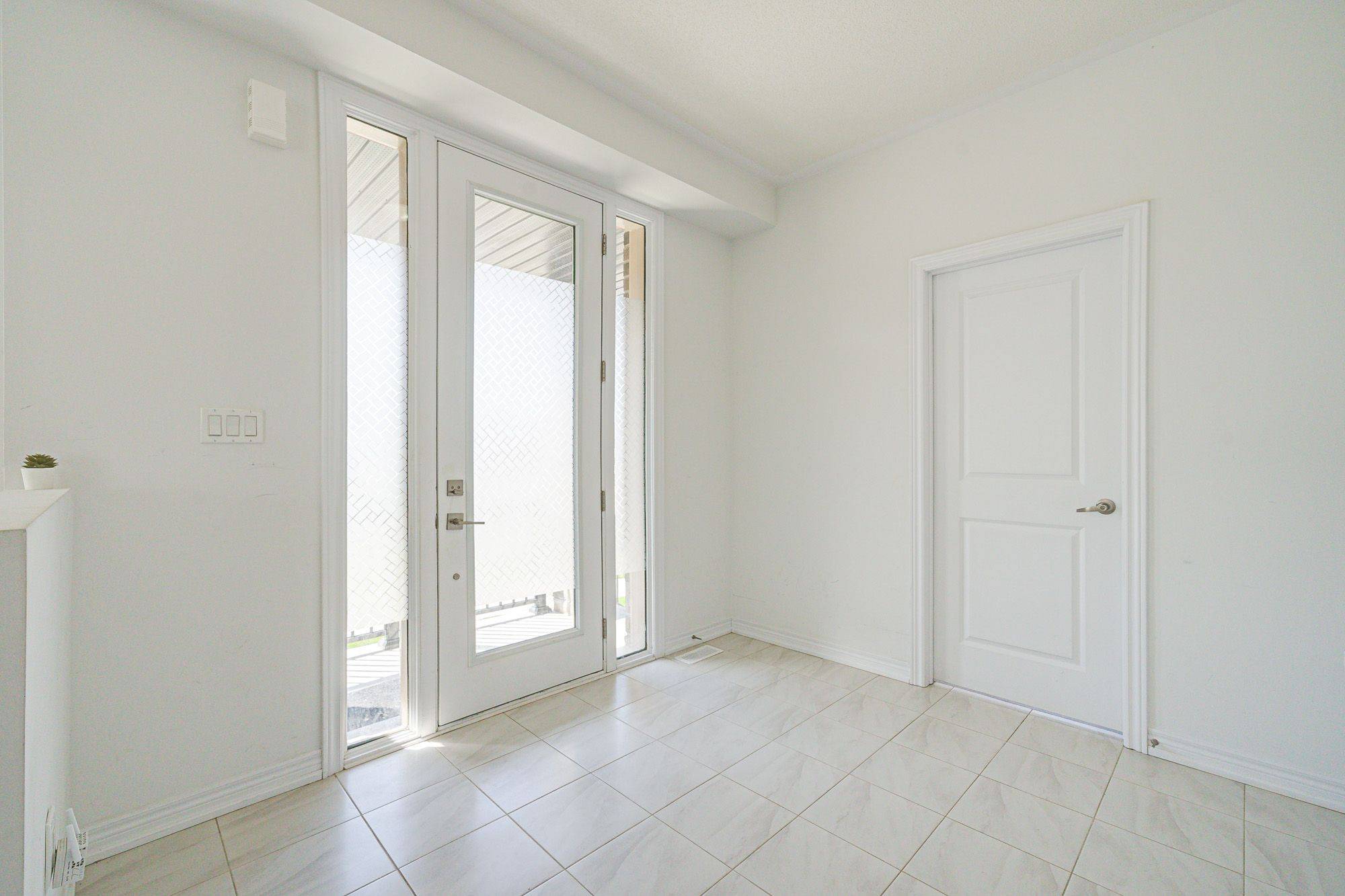 Oshawa, ON L1H 7K5,2049 Chris Mason ST
