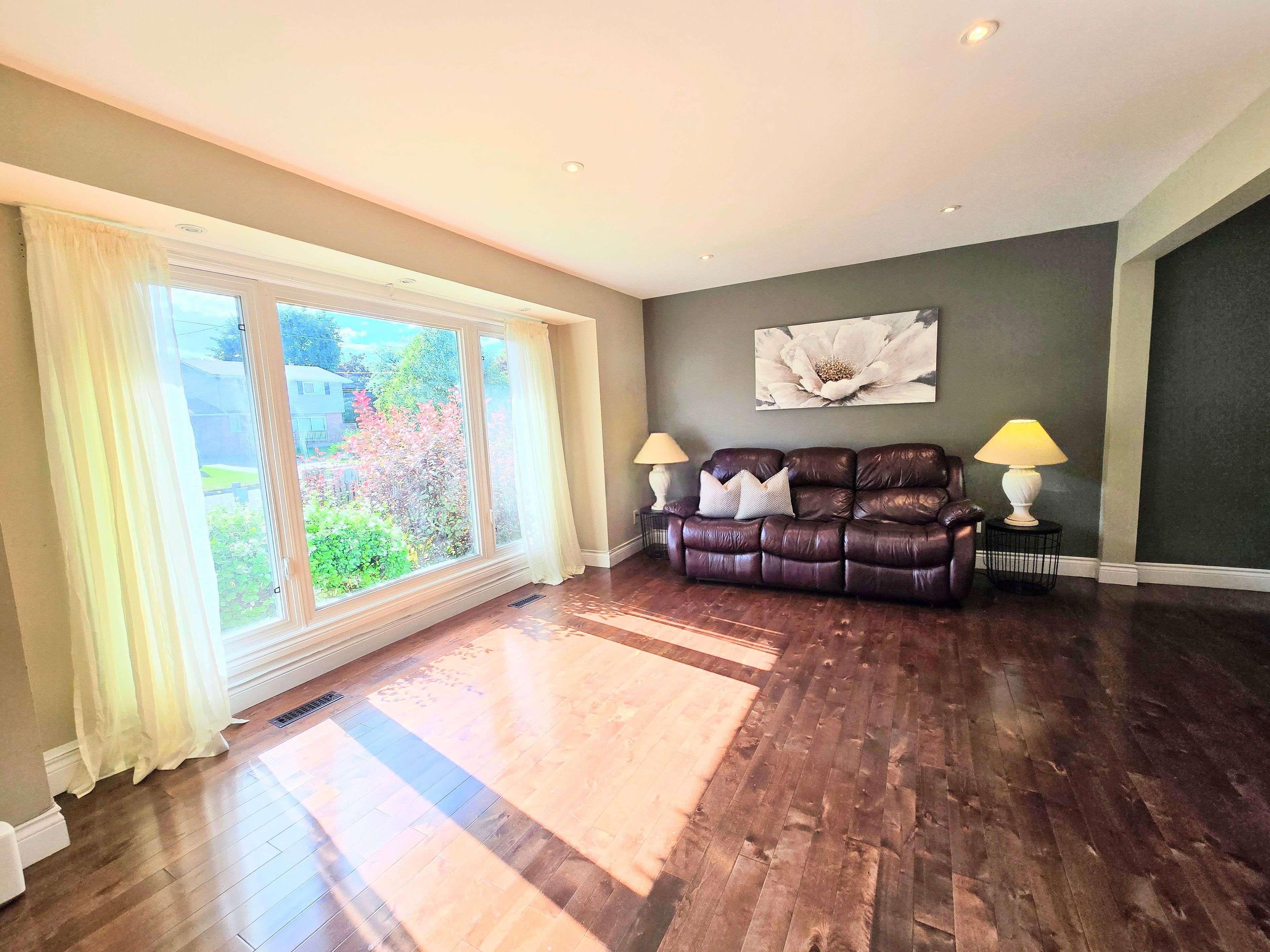 Oshawa, ON L1G 2V2,515 Harwood DR