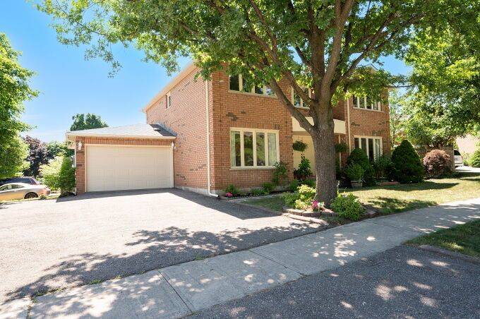 Oakville, ON L6J 6W4,2921 Caradoc LN
