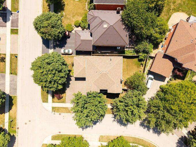 Oakville, ON L6J 6W4,2921 Caradoc LN