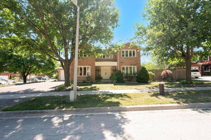 Oakville, ON L6J 6W4,2921 Caradoc LN