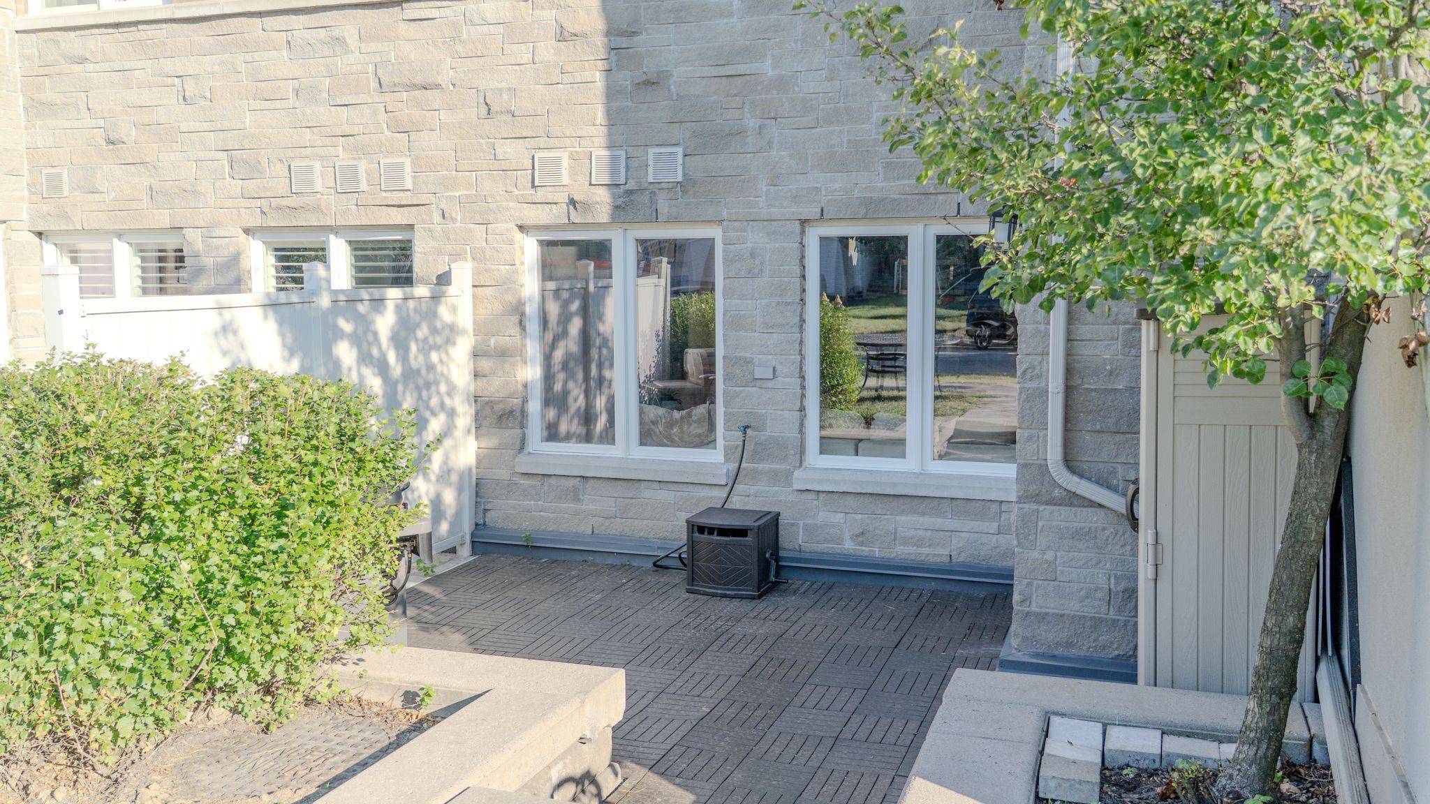 Toronto W09, ON M9R 0A3,25 Richgrove DR #106