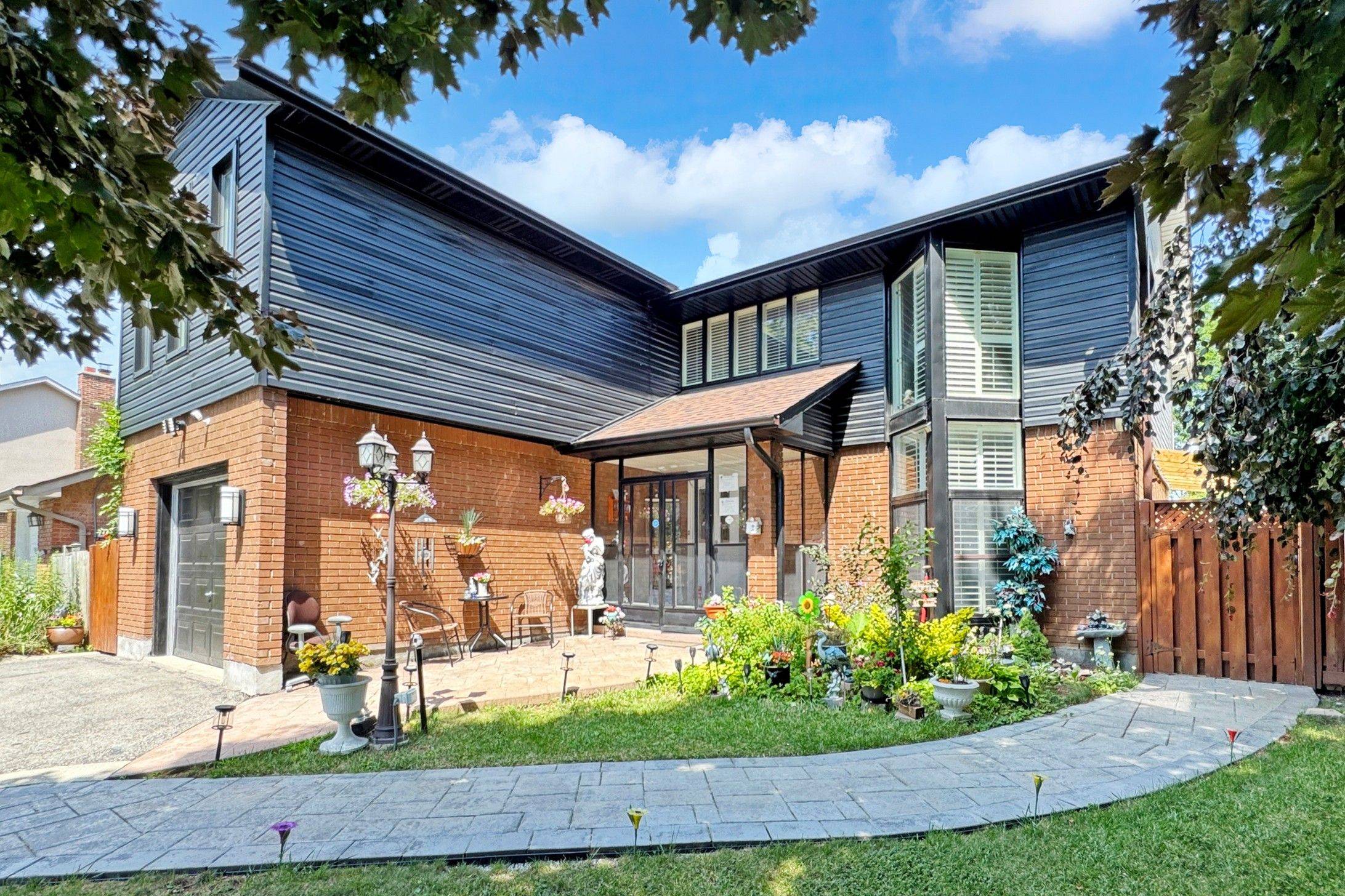 Brampton, ON L6Y 2H2,33 Parkside DR
