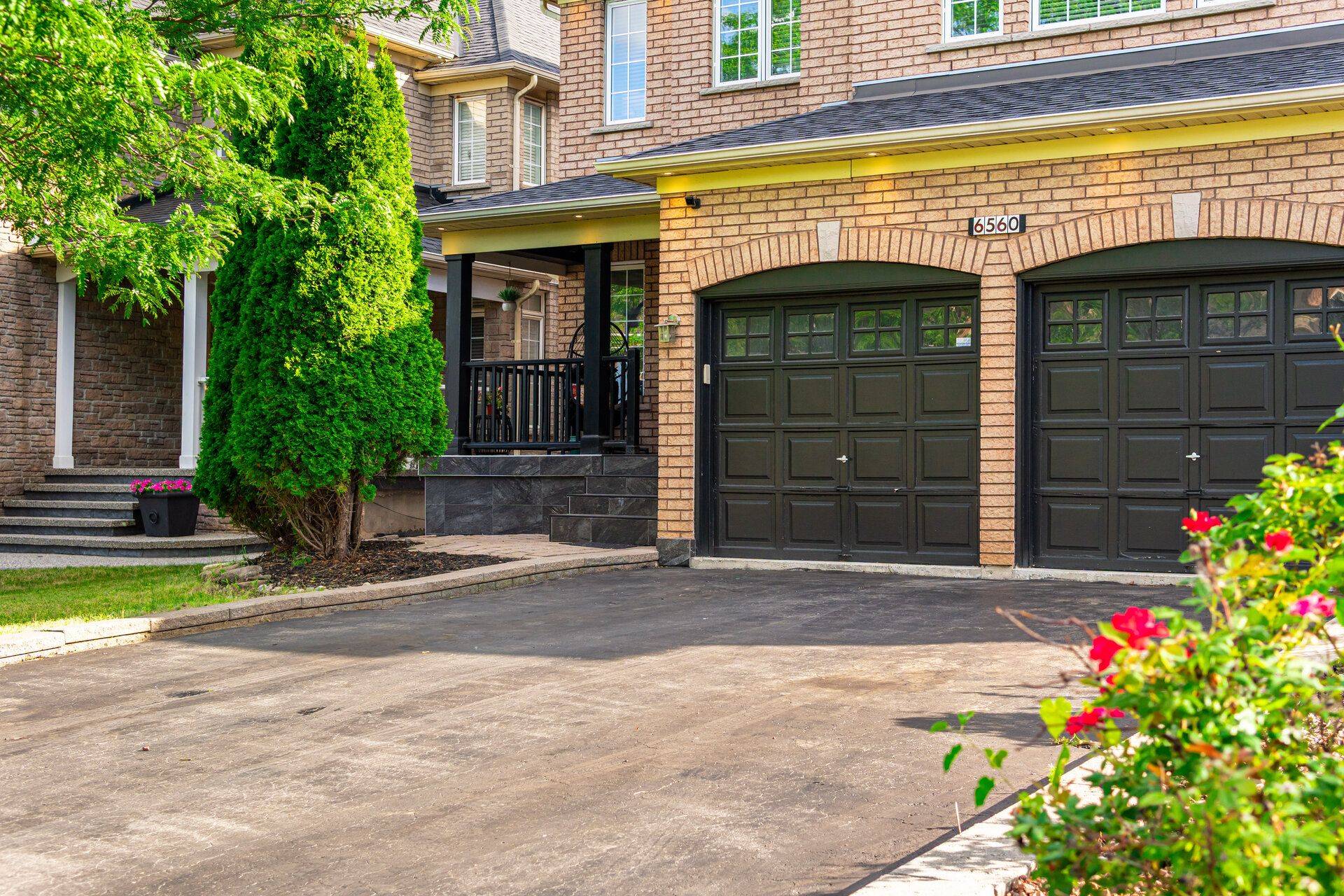 Mississauga, ON L5W 1G4,6560 Western Skies WAY