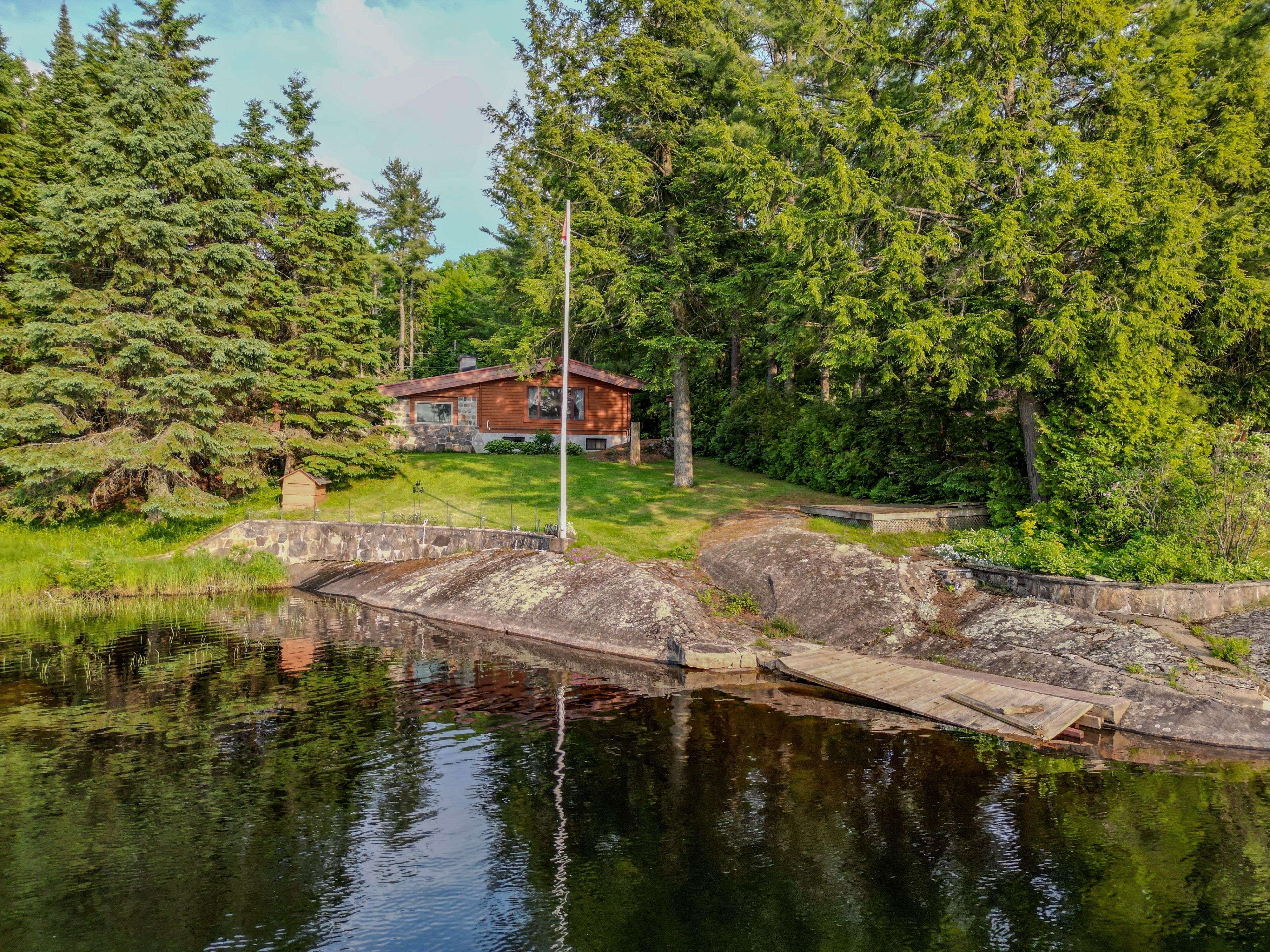 1070 Chaikof RD, Bracebridge, ON P1P 1R3