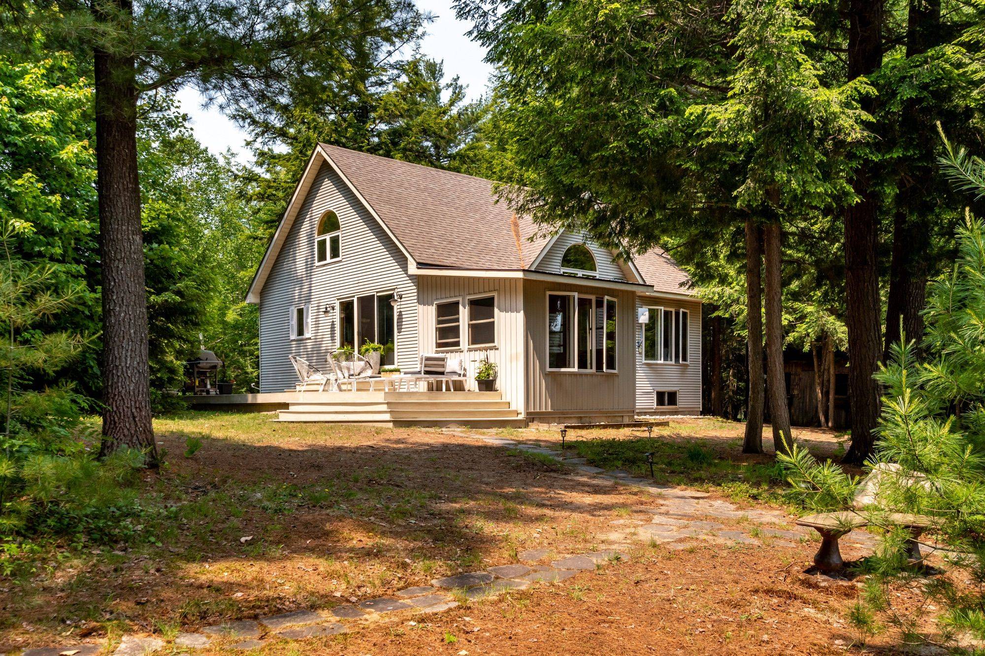 115 COTTAGE LN, Huntsville, ON P1H 2J4