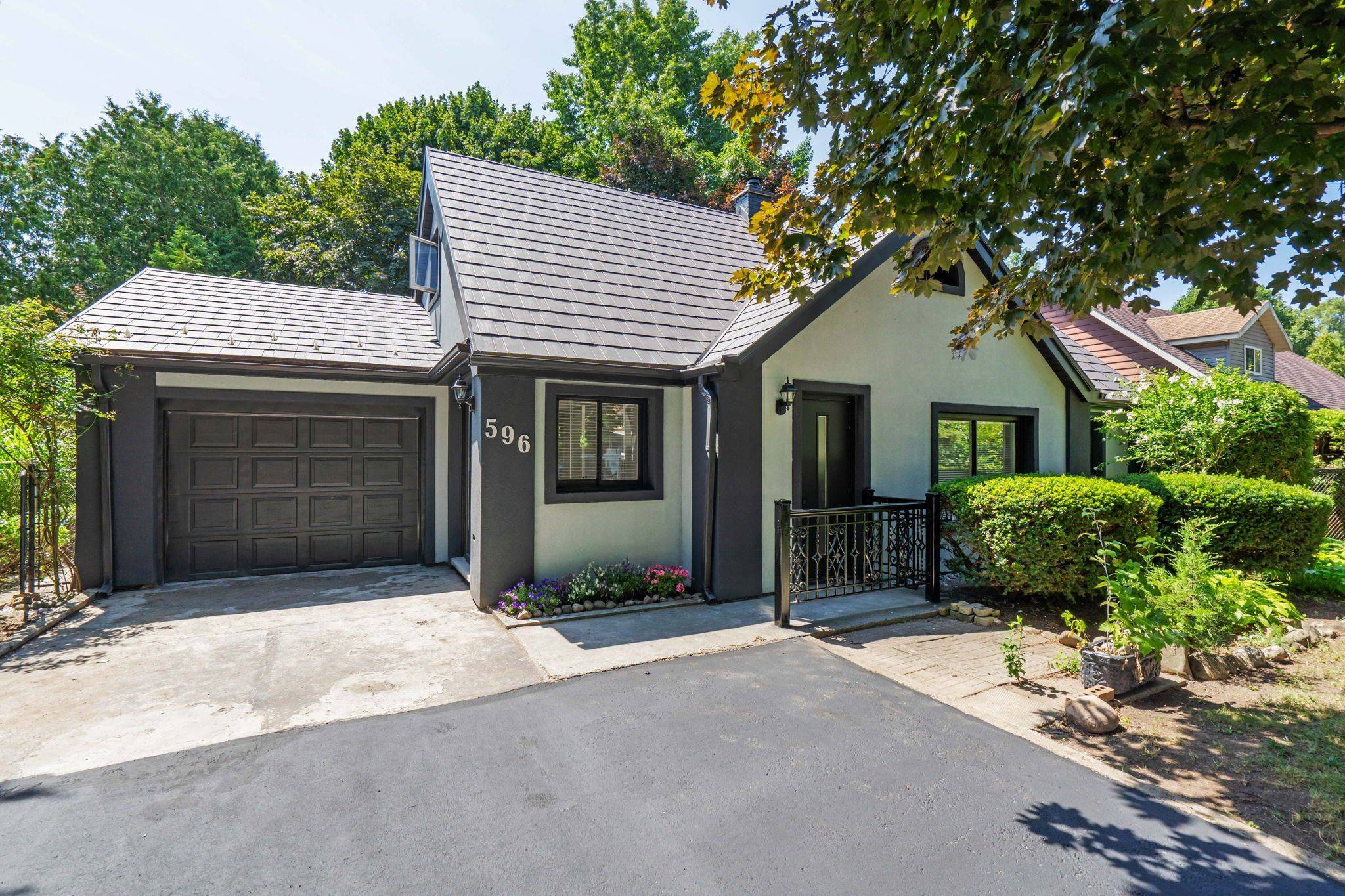 London North, ON N6H 3A1,596 Kingsway AVE N