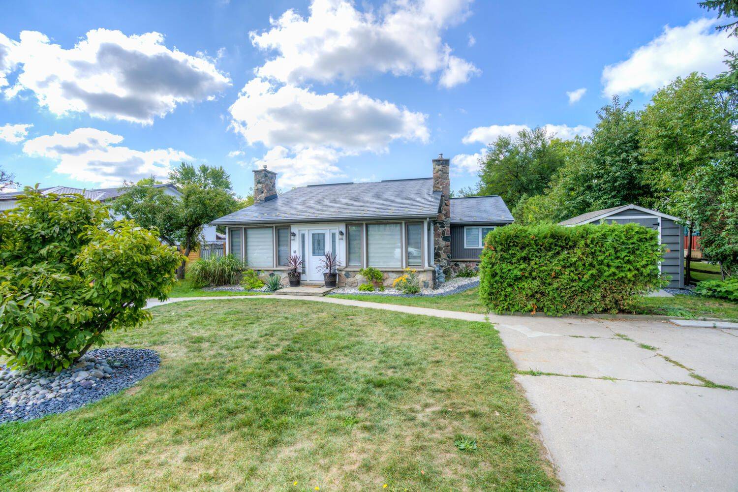 7583 Biddulph ST, Lambton Shores, ON N0M 2L0