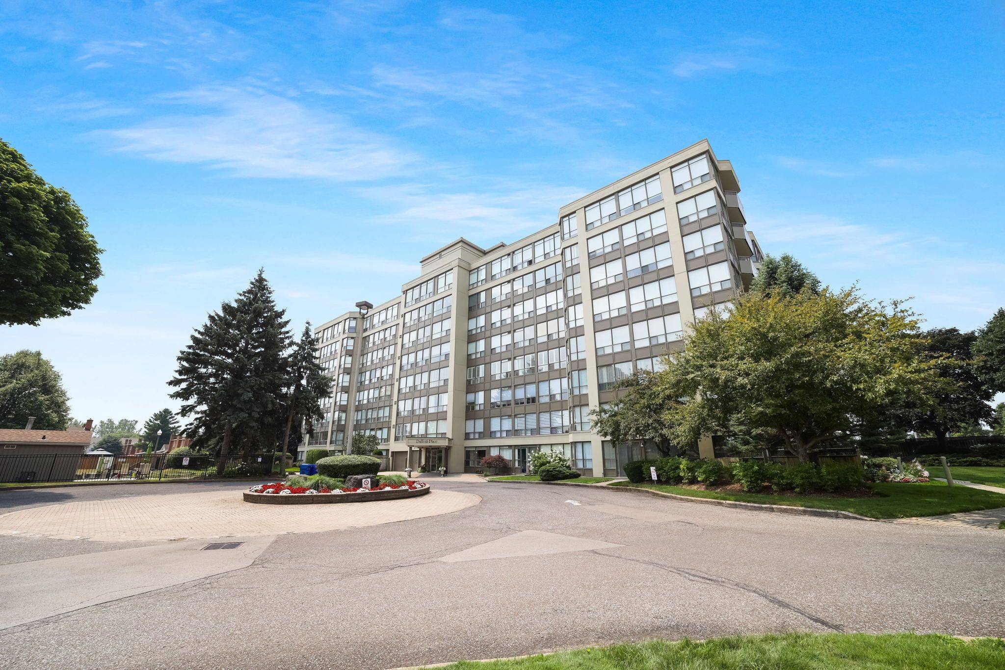 5100 Dorchester RD #303, Niagara Falls, ON L2E 7H4