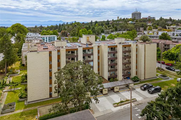 1745 Leighton Rd #307, Victoria, BC V8R 6R6