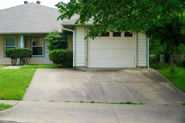 207 W Hillcrest Street #B, Keene, TX 76059