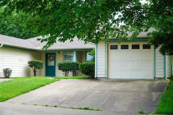 Keene, TX 76059,207 W Hillcrest Street #B