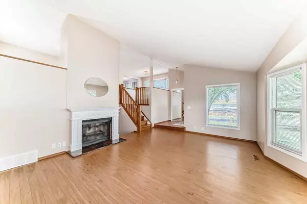 Calgary, AB T1Y5K4,4173 44 AVE NE