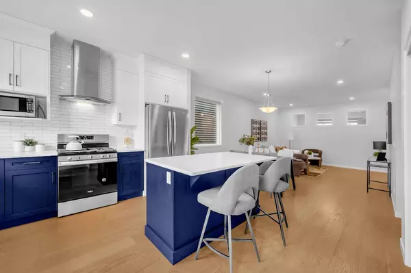 Calgary, AB T3R 1Y7,37 Edith MNR NW