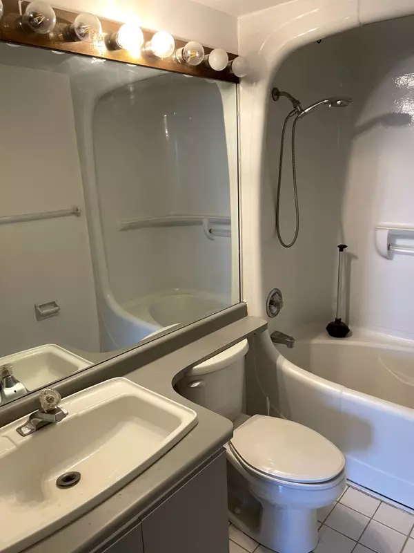 Toronto C14, ON M2M 4J4,7 Bishop AVE #1703