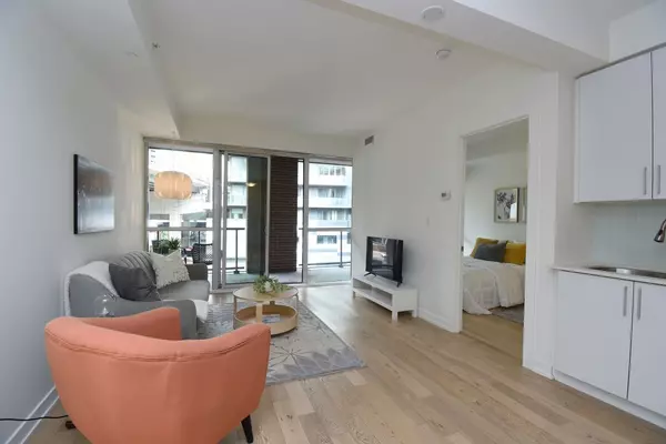 Toronto C01, ON M5V 0G8,20 Bruyeres Mews #330