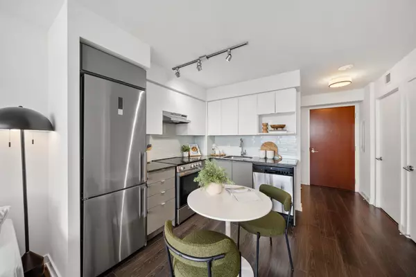 Toronto C04, ON M6A 0B3,120 Varna DR #908