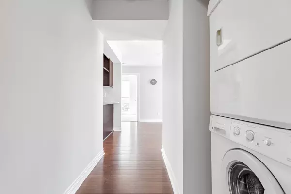 Toronto E09, ON M1P 0B1,60 Town Centre CT #1709