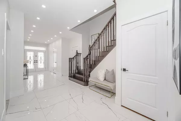 Bradford West Gwillimbury, ON L3Z 4H4,72 Sutherland AVE