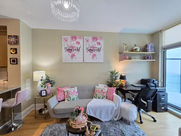 Richmond Hill, ON L4C 0T3,18 Harding BLVD #PH207