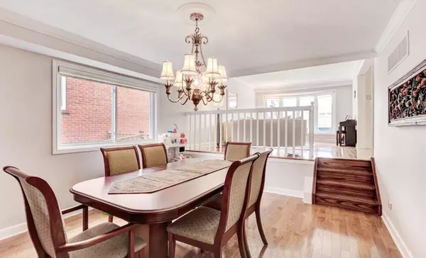 Newmarket, ON L3Y 5Y2,64 Cardinal CRES #Main
