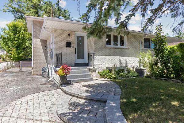Barrie, ON L4M 2Y4,14 Charlbrook AVE