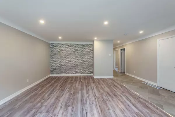 Hamilton, ON L8K 4K7,75 Kimberly DR #A