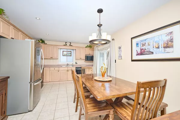 Niagara Falls, ON L2H 3G3,8122 Harvest CRES