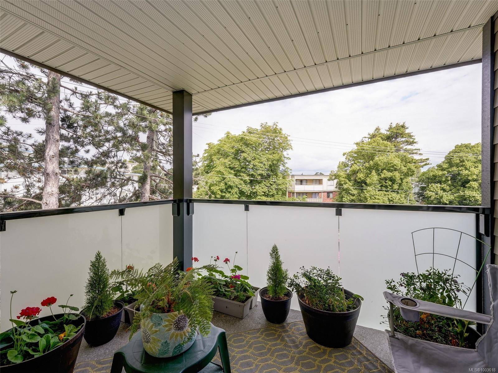 Victoria, BC V8R 6R8,1619 Morrison St #405
