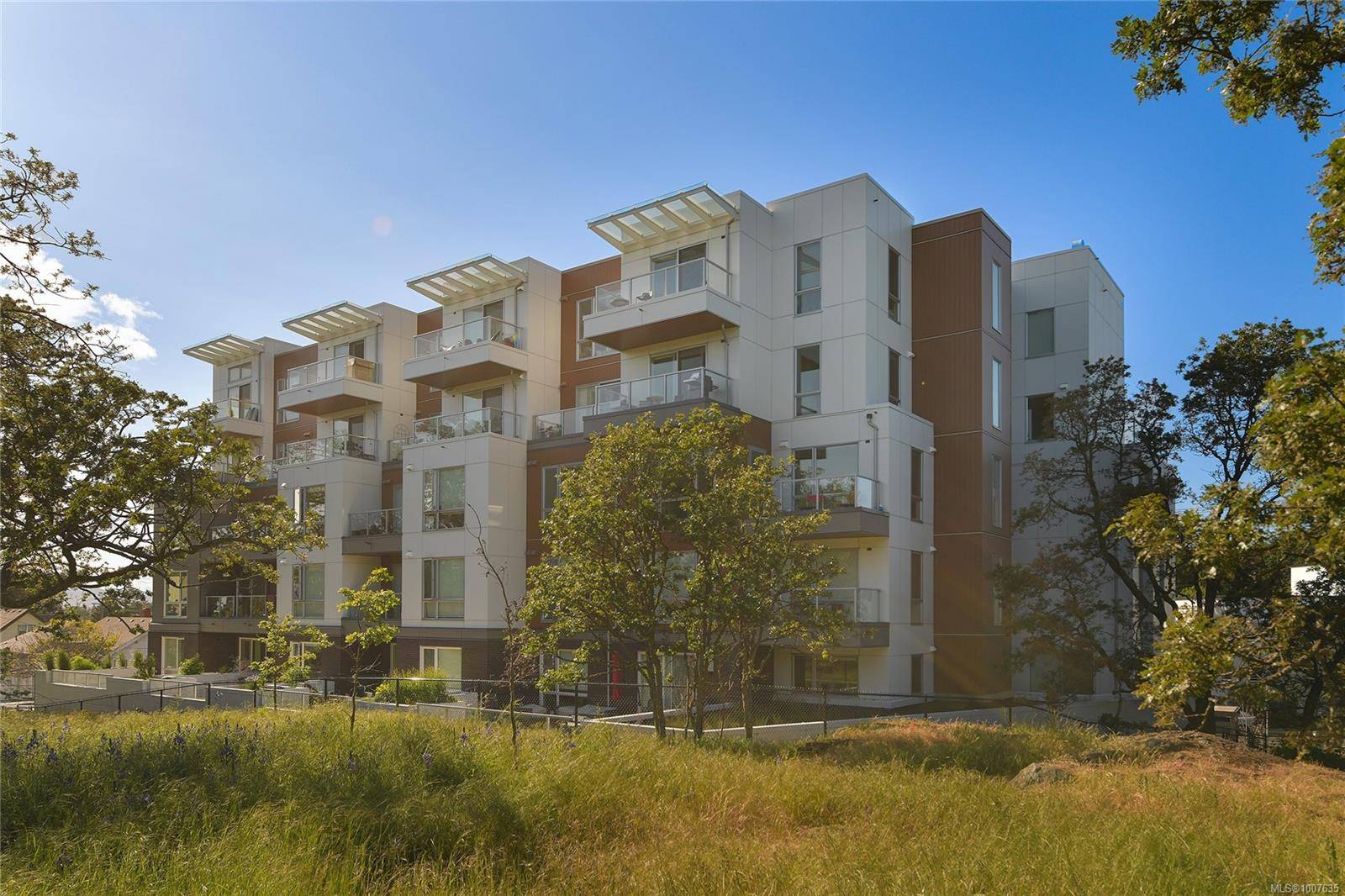 1301 Hillside Ave #406, Victoria, BC V8T 2B3