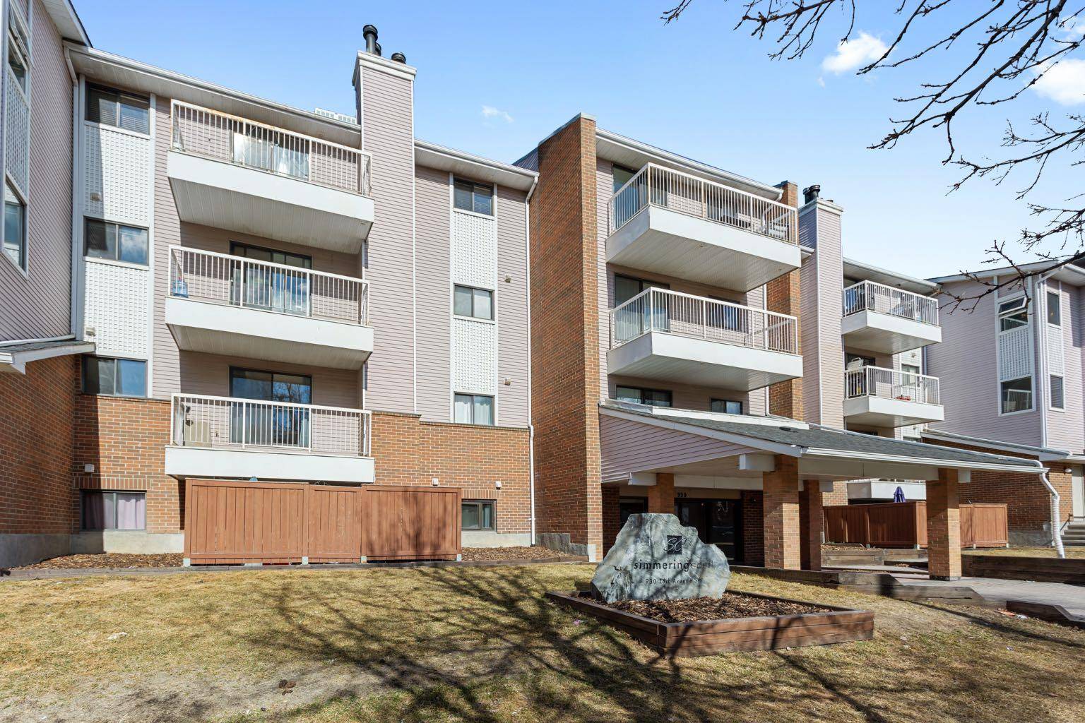 Calgary, AB T2T 0H1,930 18 AVE SW #312
