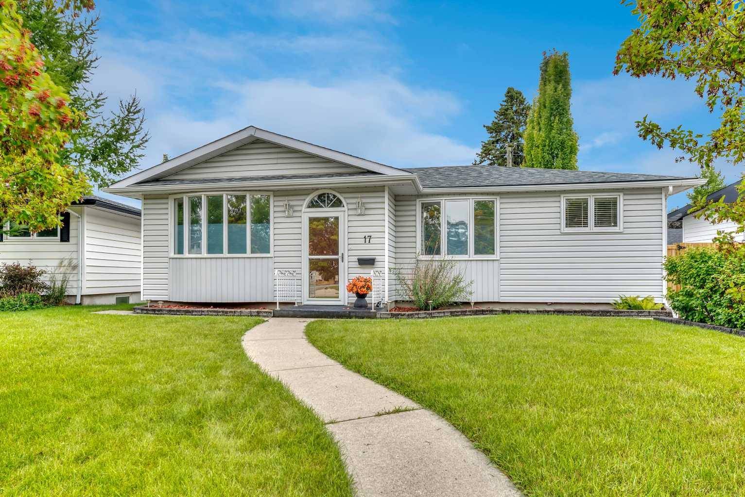 17 Windermere RD SW, Calgary, AB T3C 3K2