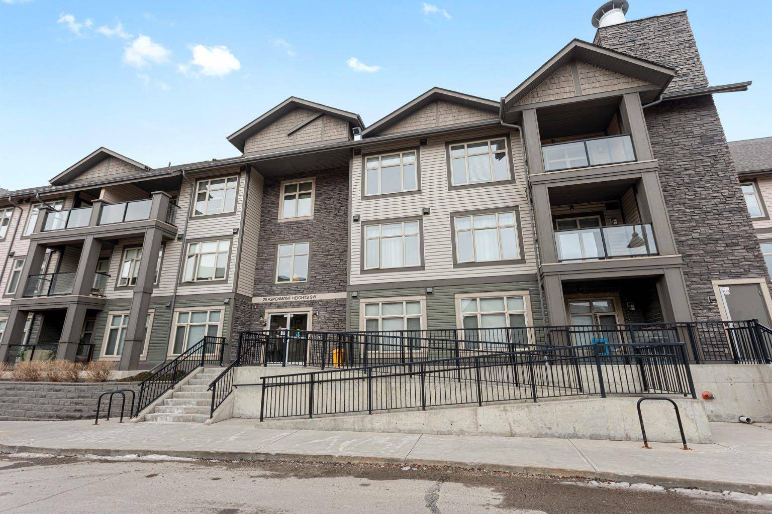 Calgary, AB T3H 0E4,25 Aspenmont HTS SW #104