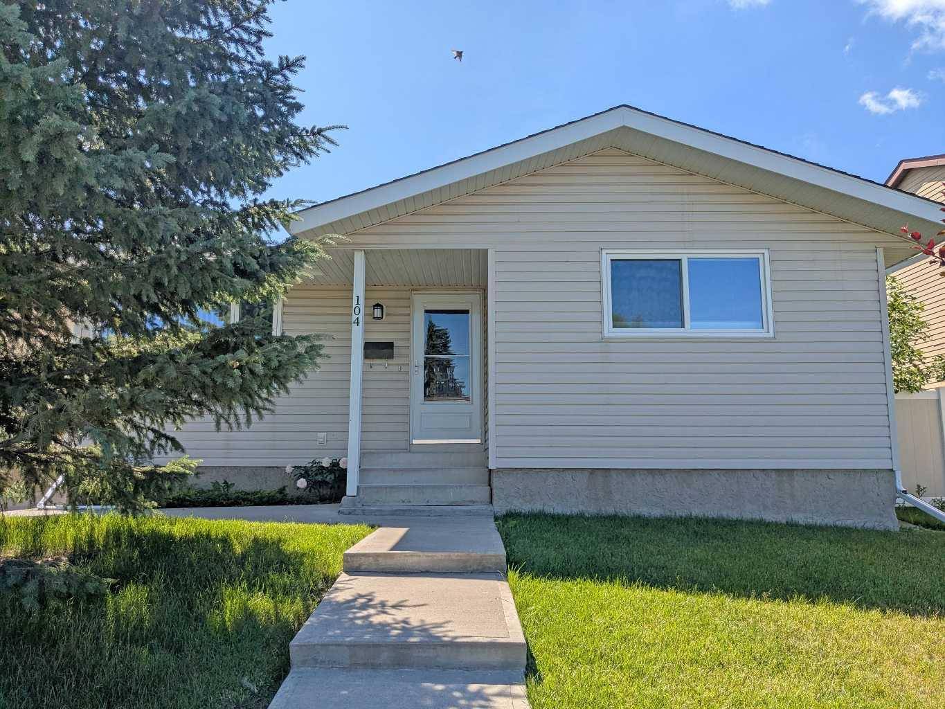 104 Aboyne PL NE, Calgary, AB T2A 5Z1