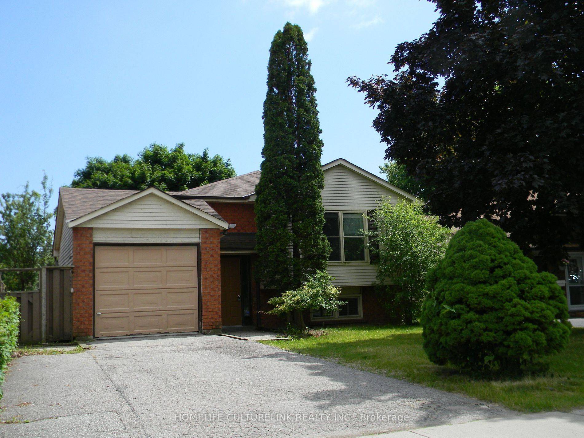 157 Iroquois AVE #Bsmt, Oshawa, ON L1G 7P5