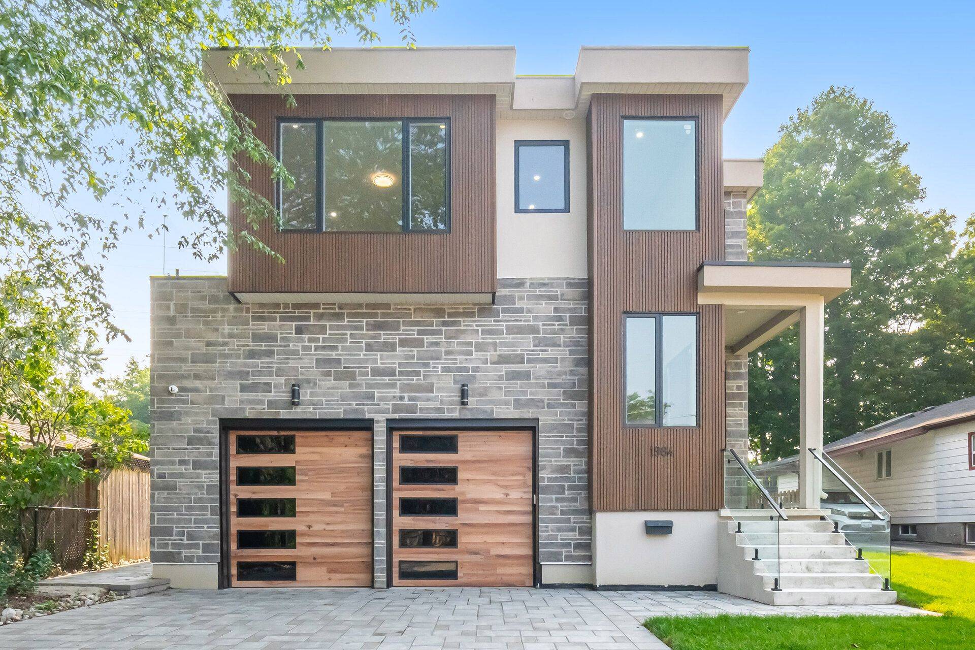 1984 Guild RD, Pickering, ON L1V 1Y1