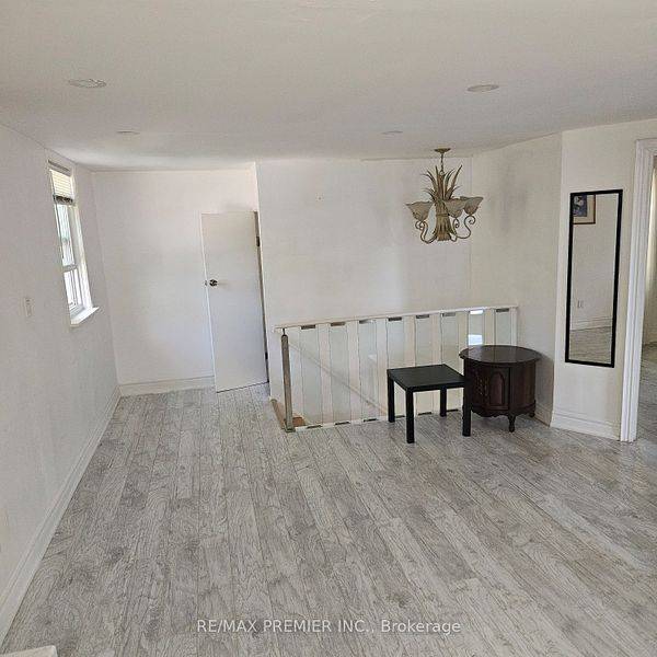 64 Wellington ST E #2, Aurora, ON L4G 1H8