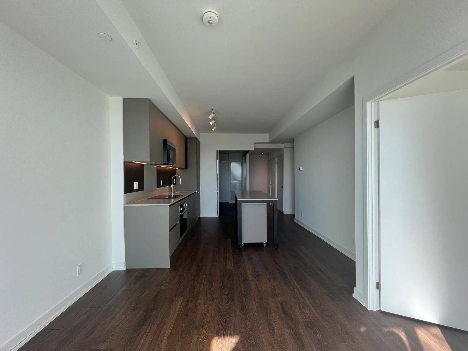 Barrie, ON L4N 1S9,39 Mary ST #1412