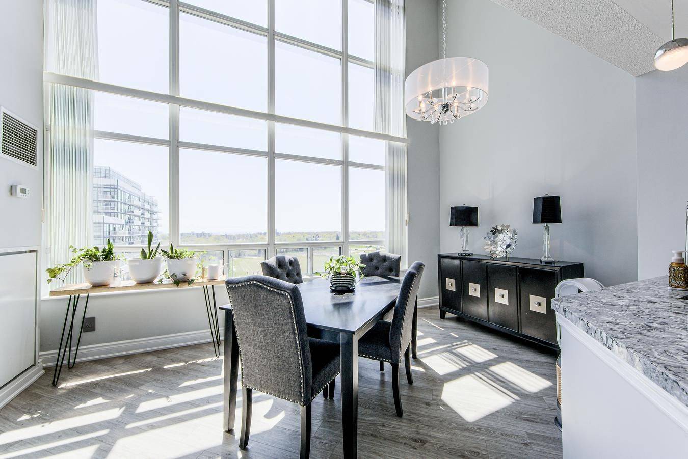 200 Manitoba ST #536, Toronto W06, ON M8Y 3Y9
