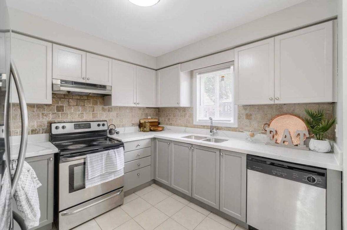 32 Ridgemore CRES, Brampton, ON L7A 2L4