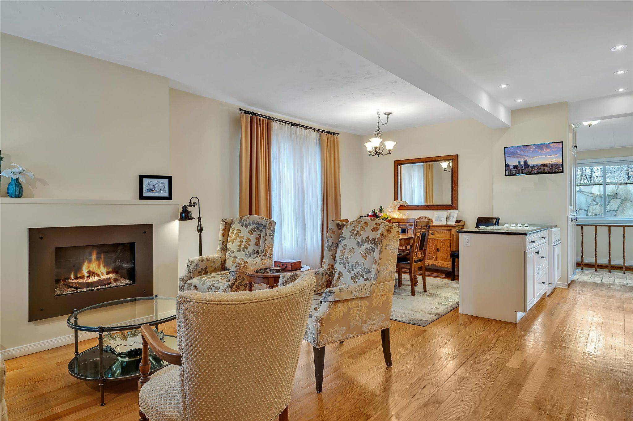 Peterborough Central, ON K9H 3E3,165 Edinburgh ST